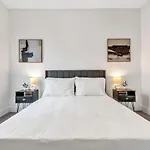 Modern 4 Bedroom Retreat With Enchanting Amenities