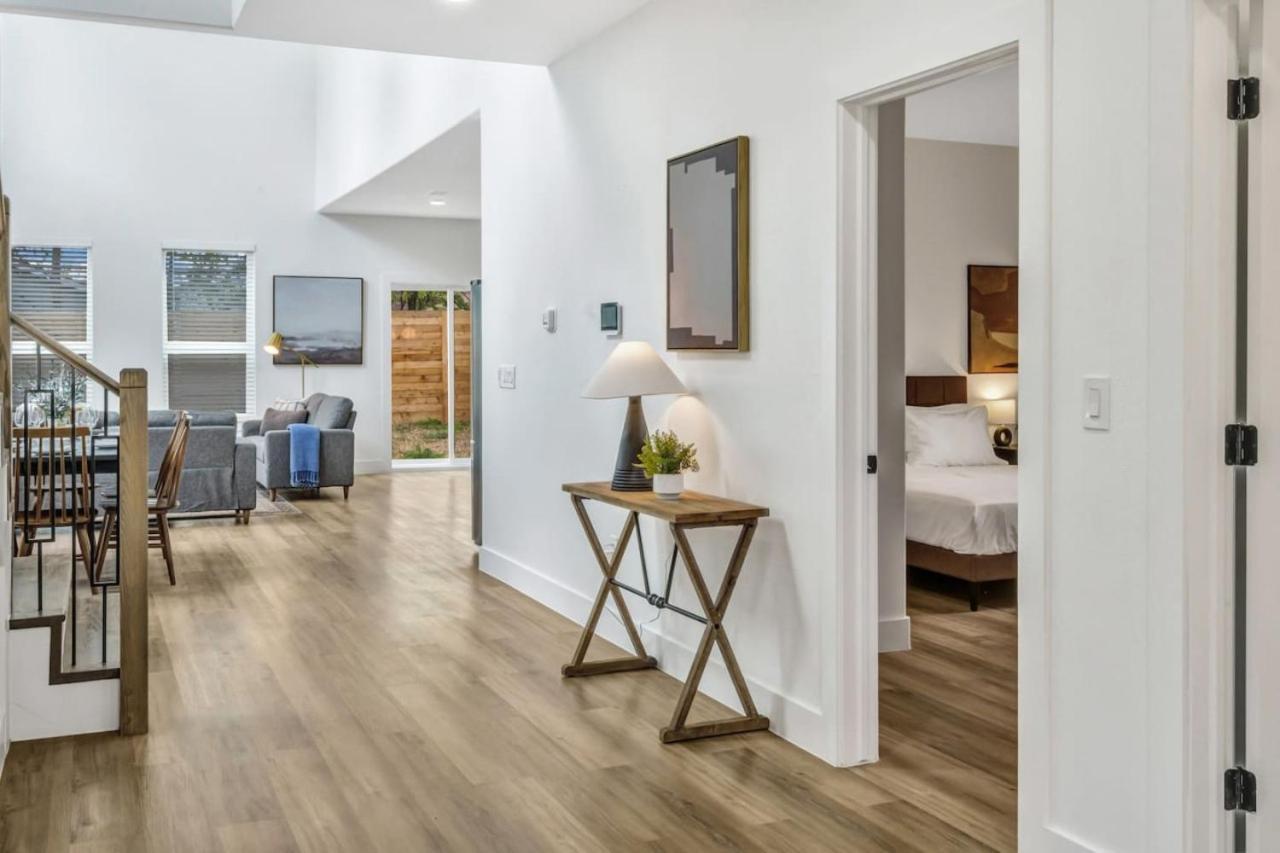 Modern 4 Bedroom Retreat With Enchanting Amenities Dallas
