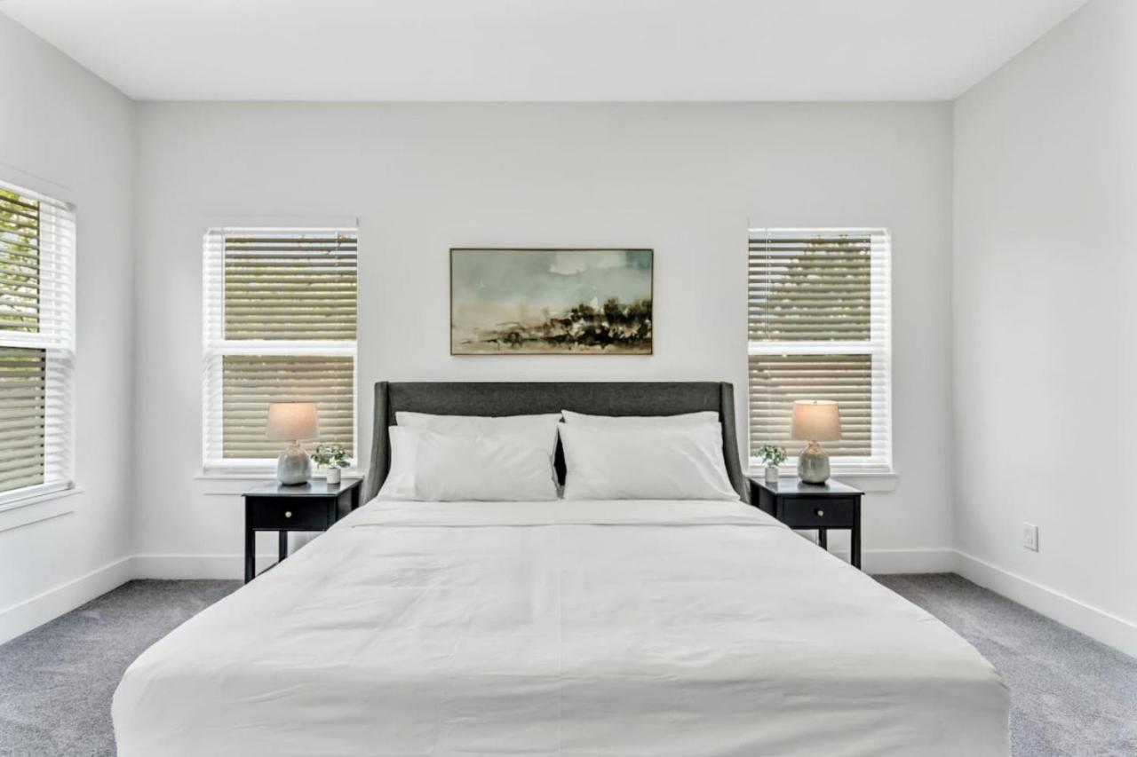Holiday home Modern 4 Bedroom Retreat With Enchanting Amenities Dallas