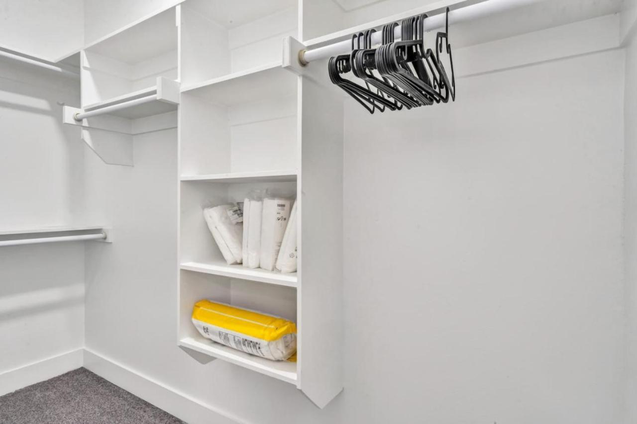 Modern 4 Bedroom Retreat With Enchanting Amenities Dallas