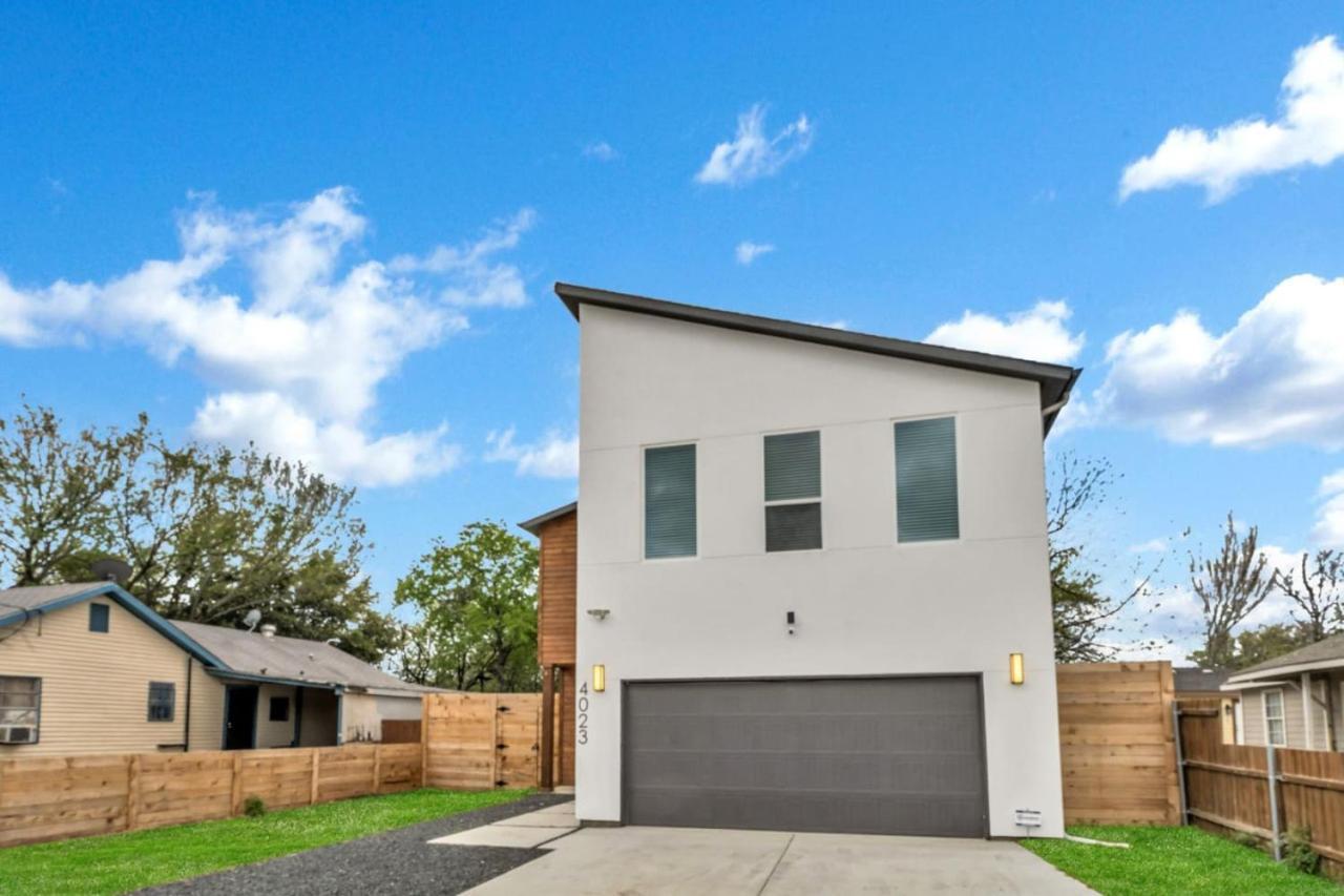 Holiday home Modern 4 Bedroom Retreat With Enchanting Amenities Dallas