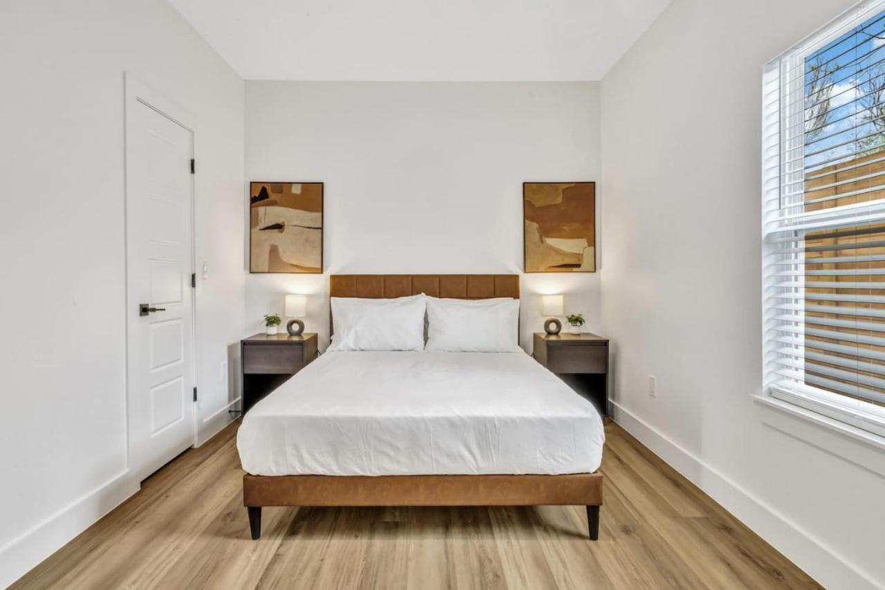 Modern 4 Bedroom Retreat With Enchanting Amenities Dallas