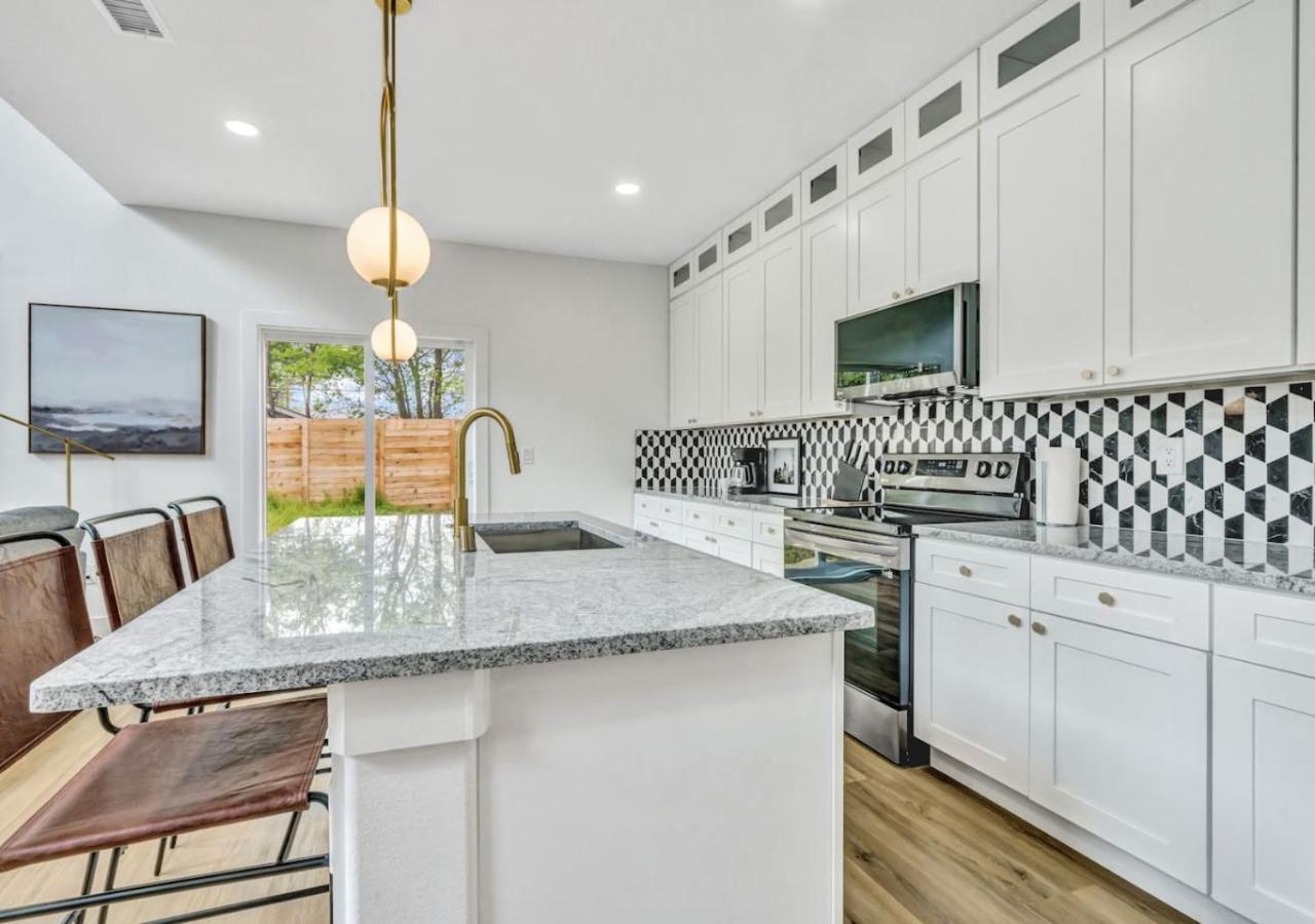 Modern 4 Bedroom Retreat With Enchanting Amenities